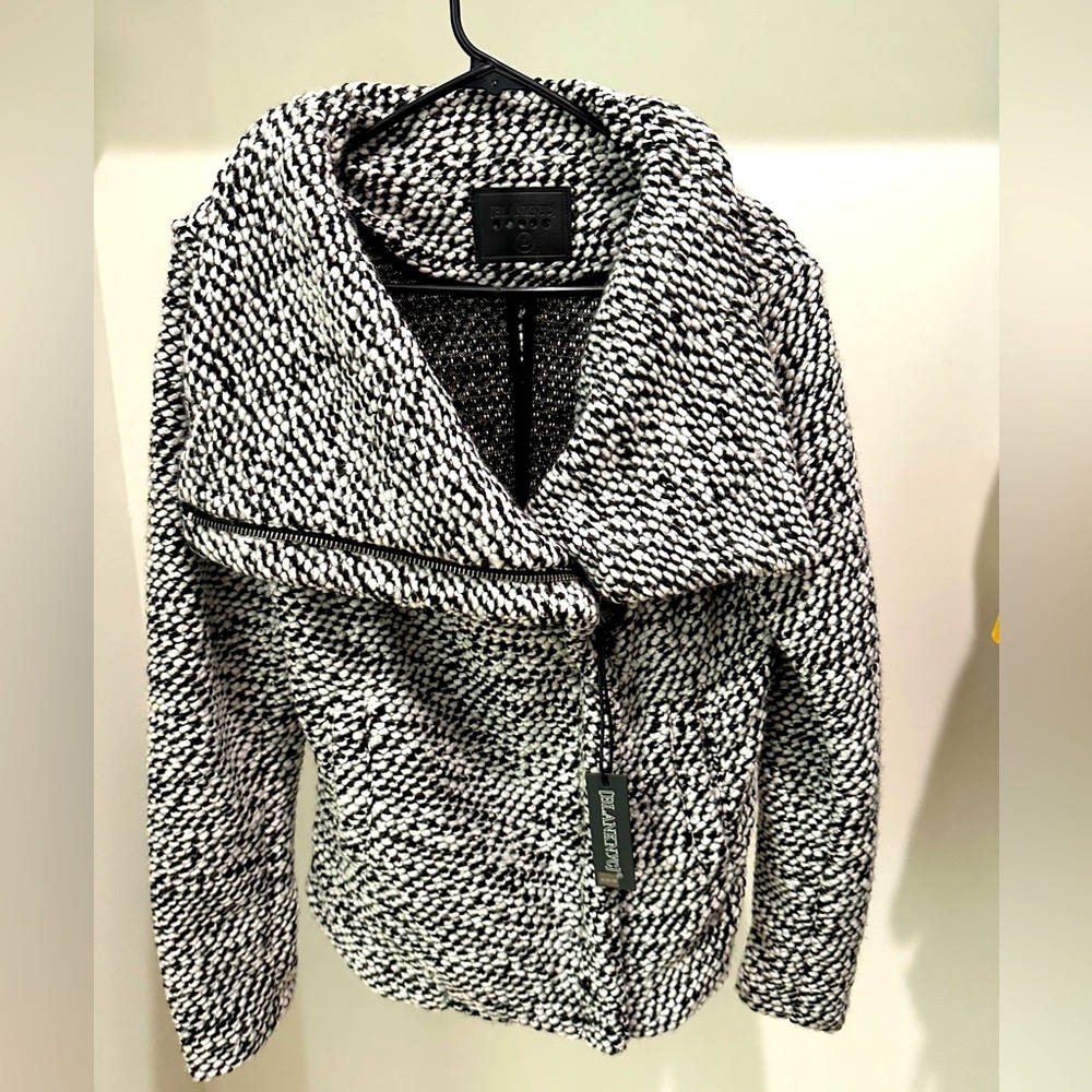 🤩 New jacket with tags!!